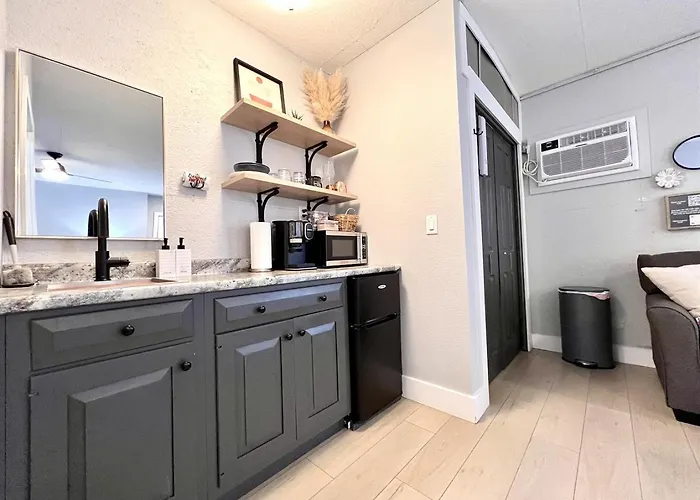 Set On Peaceful 5 Acres, 5 Min From Town, Private Building, Level 2 Ev Charger * Bloomington
