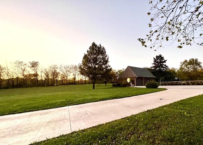 Apartment Set On Peaceful 5 Acres, 5 Min From Town, Private Building, Level 2 Ev Charger *