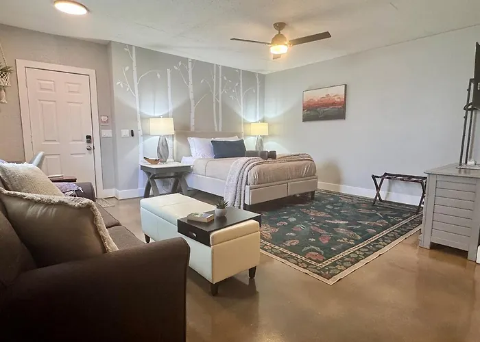 Apartment Set On Peaceful 5 Acres, 5 Min From Town, Private Building, Level 2 Ev Charger *