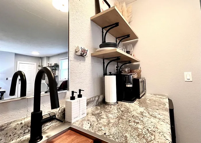 Apartment Set On Peaceful 5 Acres, 5 Min From Town, Private Building, Level 2 Ev Charger Bloomington