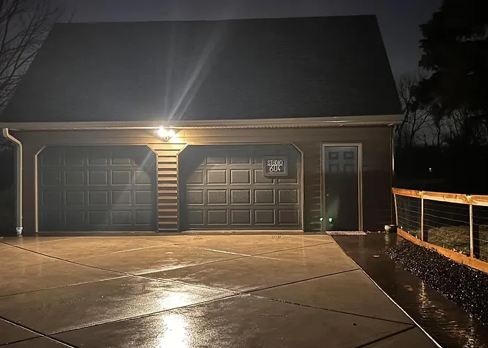 Apartment Set On Peaceful 5 Acres, 5 Min From Town, Private Building, Level 2 Ev Charger Bloomington