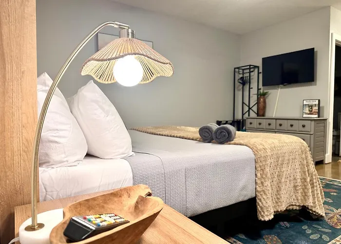 Apartment Set On Peaceful 5 Acres, 5 Min From Town, Private Building, Level 2 Ev Charger Bloomington