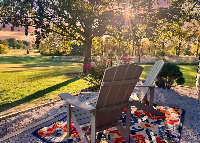 Set On Peaceful 5 Acres, 5 Min From Town, Private Building, Level 2 Ev Charger Apartment Bloomington